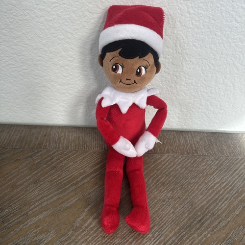 Peluche elfo sullo scaffale - peluche,